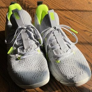 Womens size 7.5 Under Armour HOVR shoes. Knit upper.